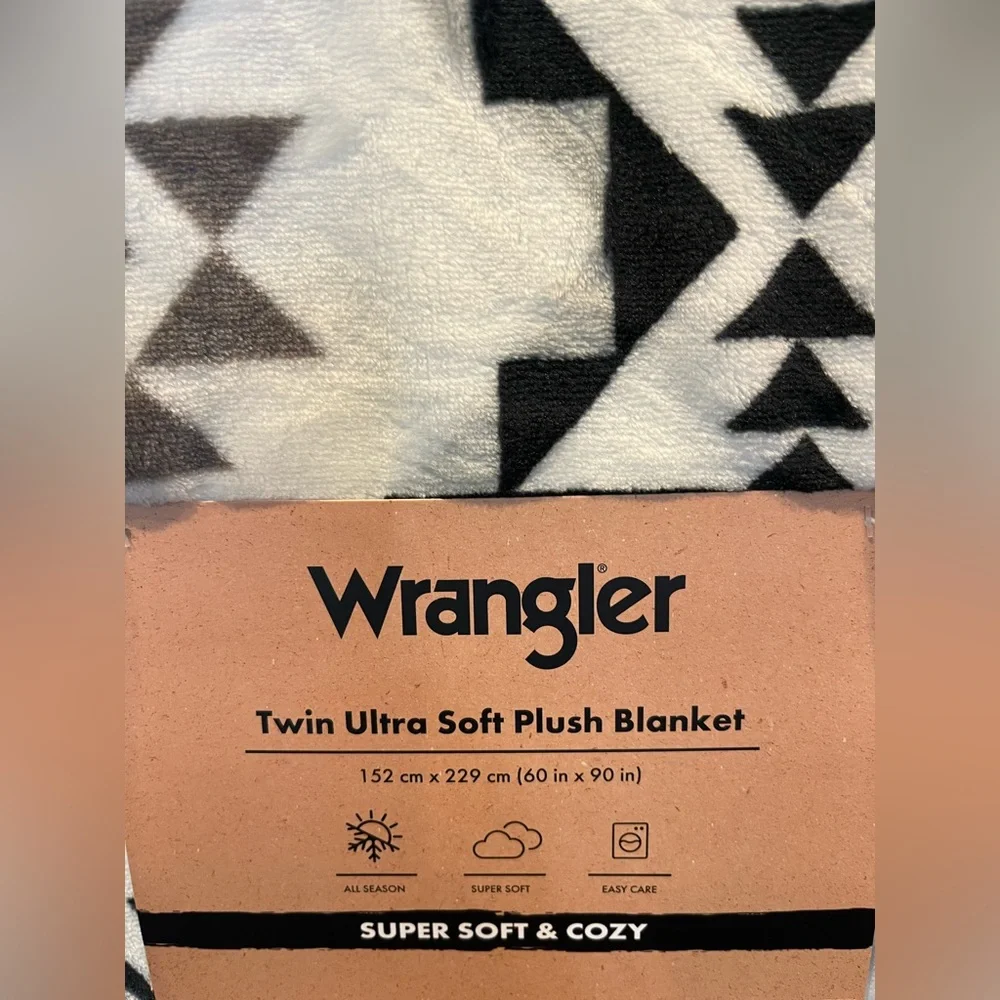 Wrangler Black and Cream Geometric Twin Plush Blanket